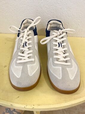 Rothy’s Size 11  Men’s White  and Blue Sneakers Shoes